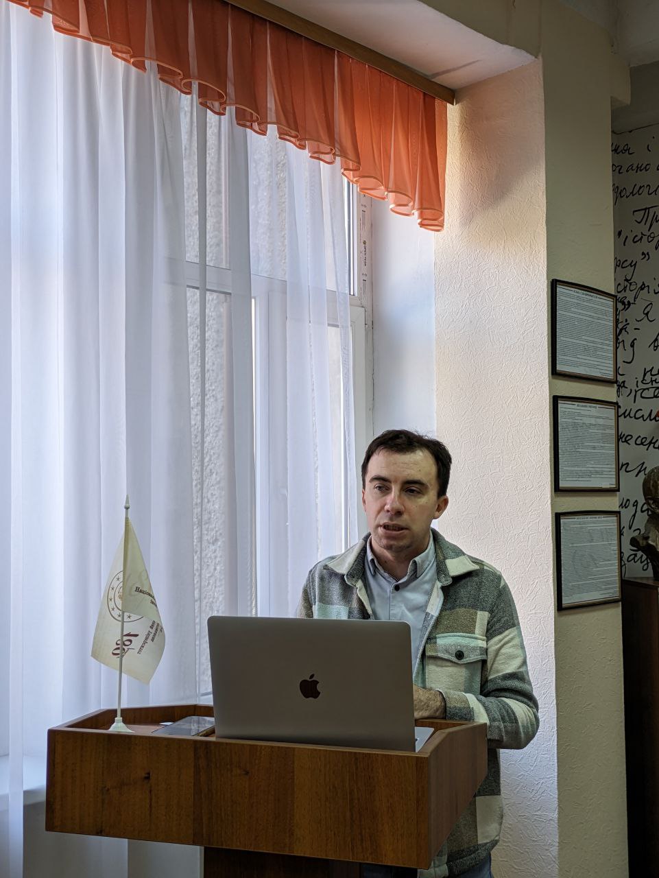 Dyrektor instytutu Serhiy Rusakov rozpovidaye pro stratehichni pidkhody na vesnyanyy semestr